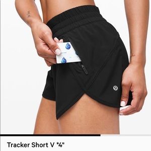 Black Lululemon tracker V 4”